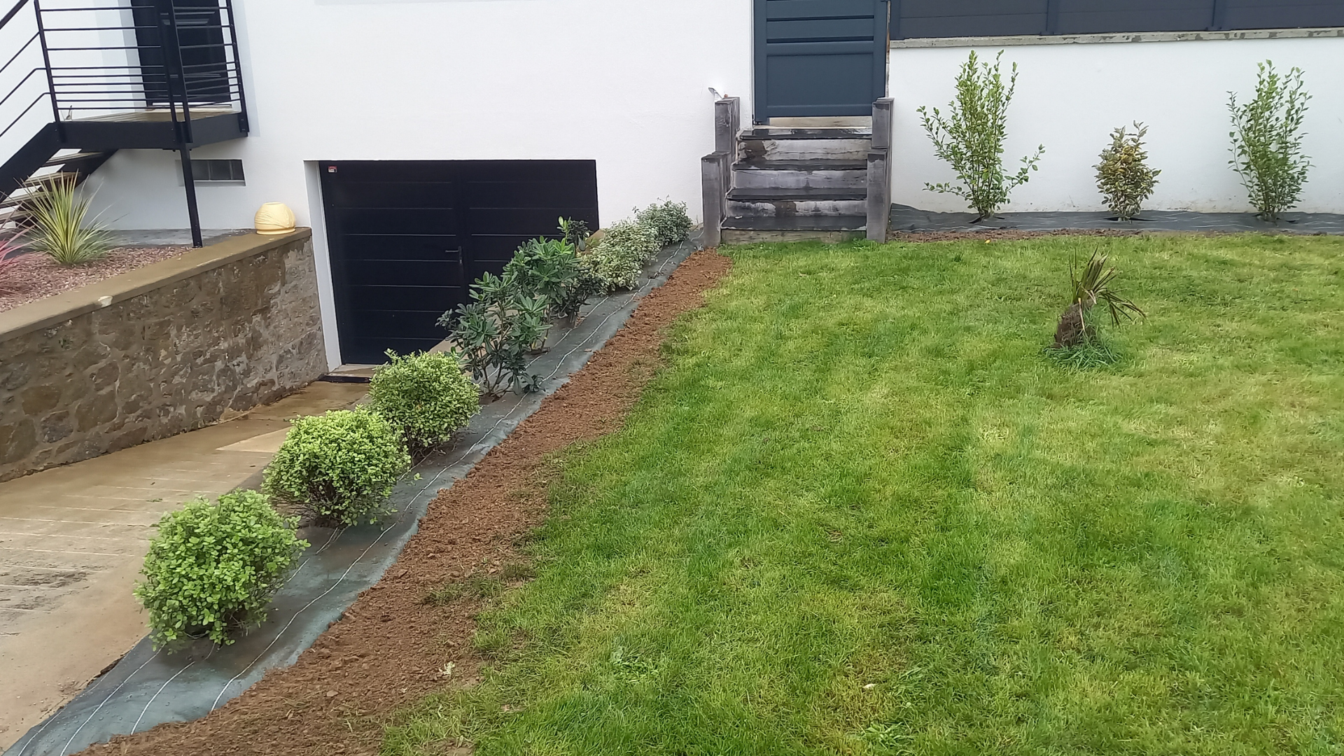 Jardin paysager réalisé par SLF Paysage à Combourg